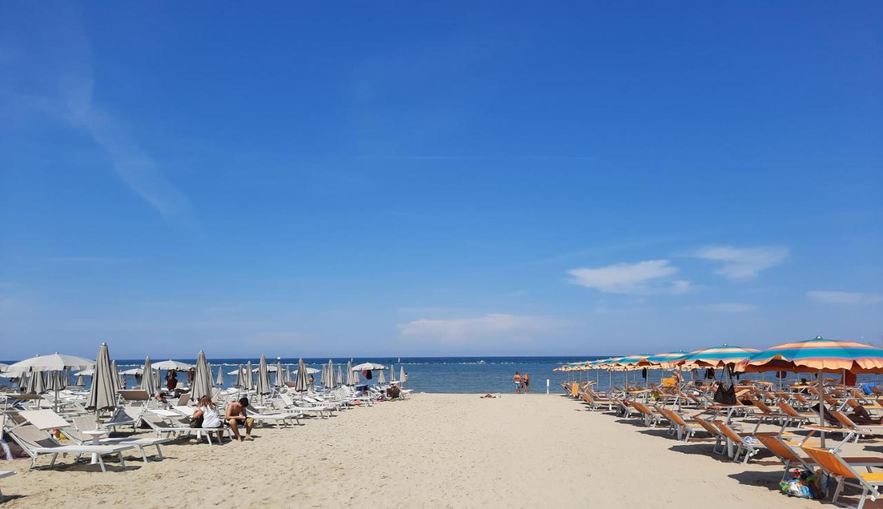 Hotel Lalla Beauty & Relax Cesenatico Exterior foto