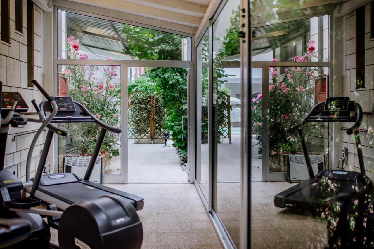 Hotel Lalla Beauty & Relax Cesenatico Exterior foto